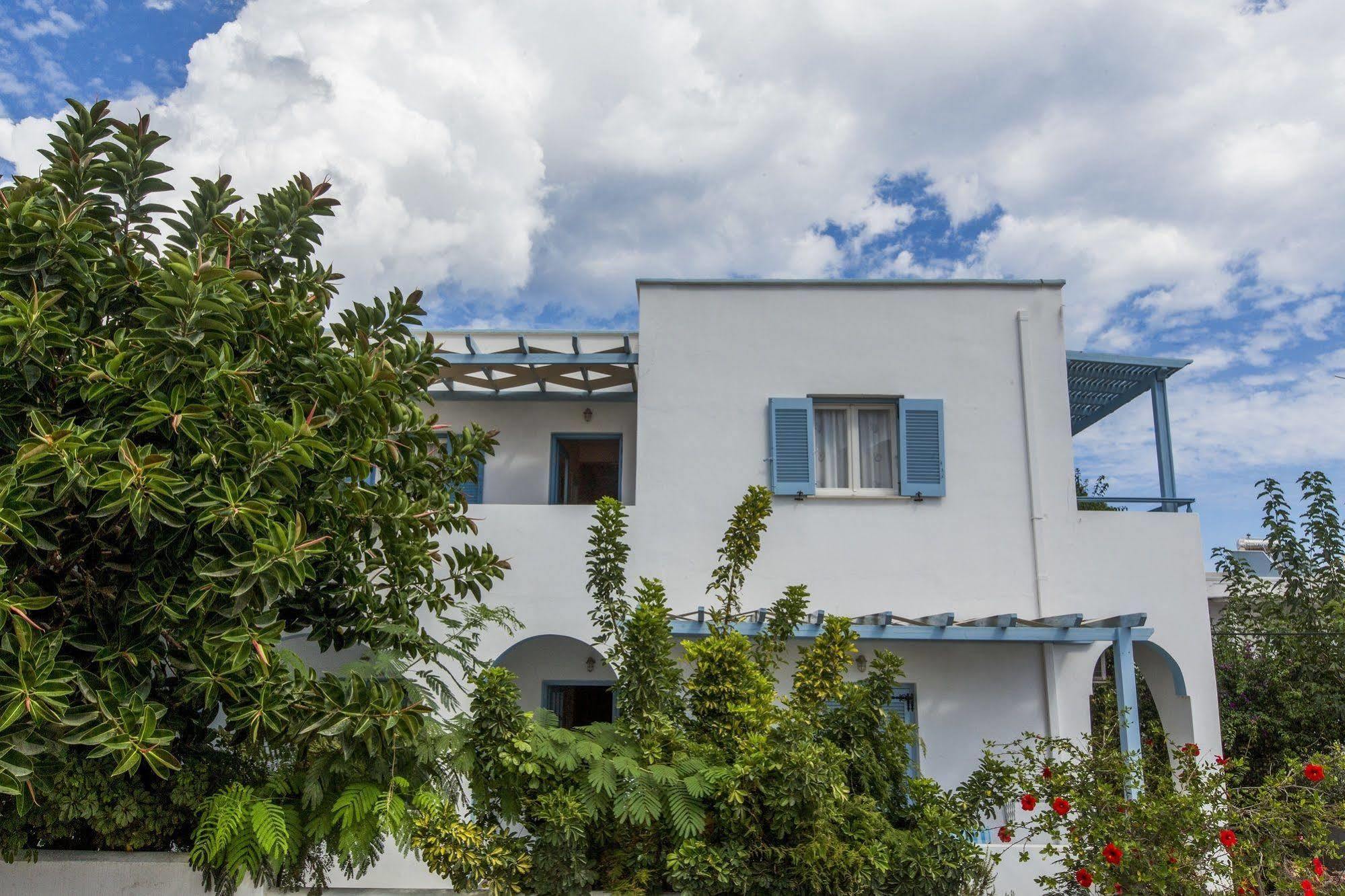 Preka Maria Aparthotel Kamári Exterior foto