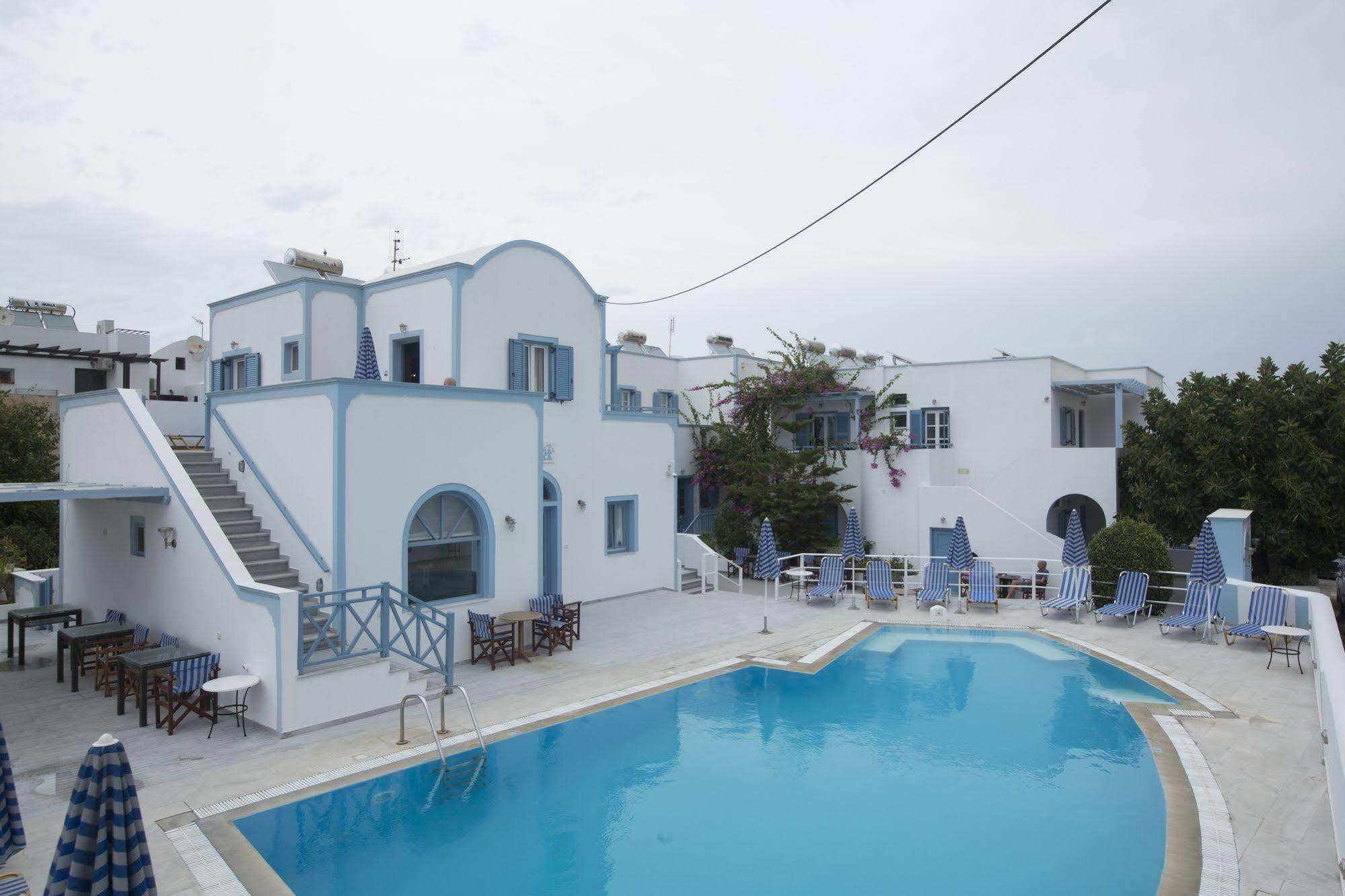 Preka Maria Aparthotel Kamári Exterior foto